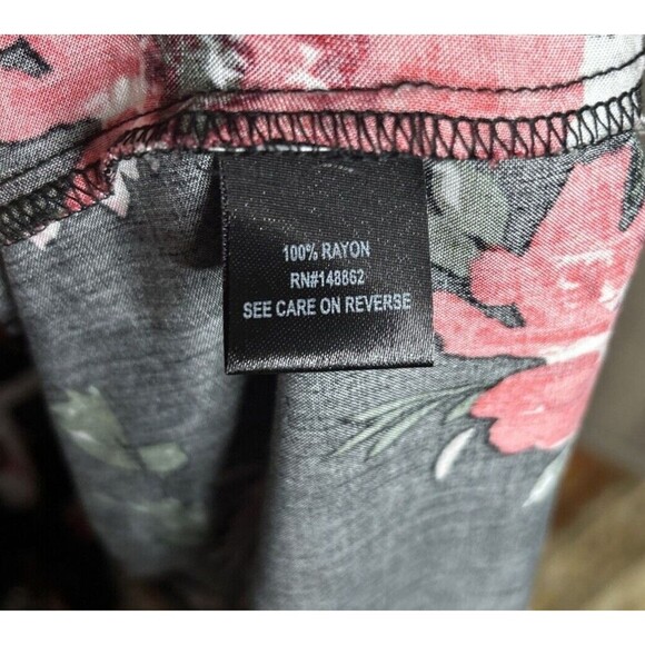 Torrid Maxi Dress High Low Hem Black with Red White Floral Print Smocked Size 2X - Picture 6 of 9